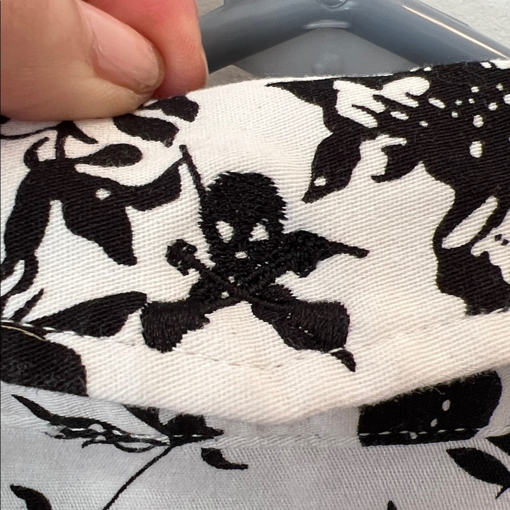 Men’s Rock Roll N Soul dress/casual Long sleeve shirt, 2XL black & white floral - Picture 7 of 8